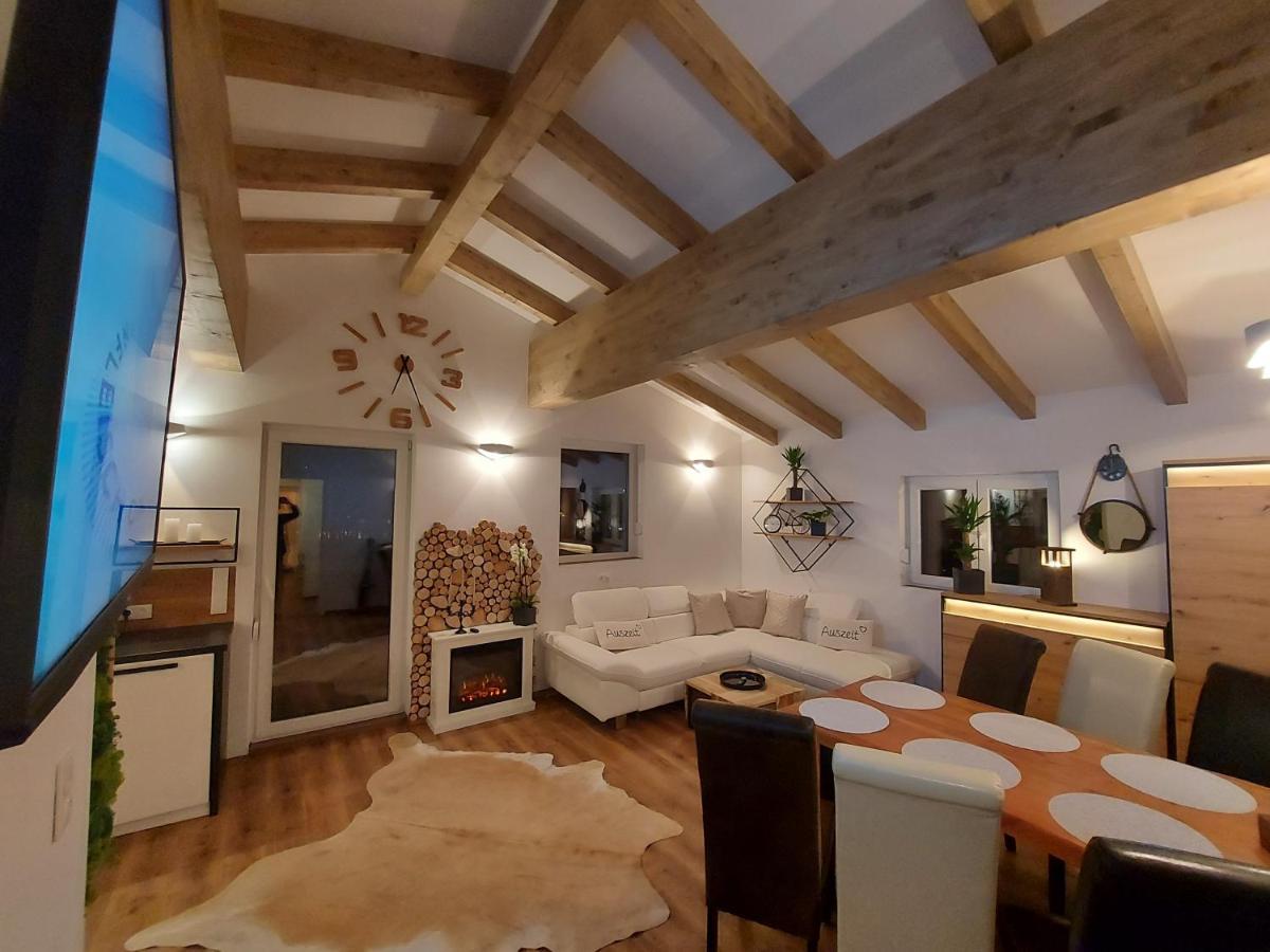 Auszeit Steiraland Penthouse 9 Mit Grossen Balkon Und Parkplatz Apartment Leoben  Ngoại thất bức ảnh