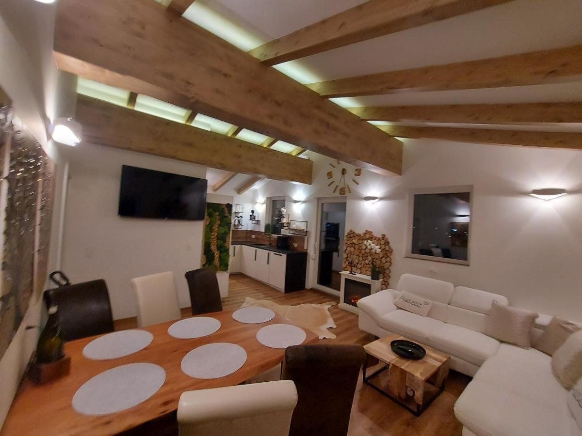 Auszeit Steiraland Penthouse 9 Mit Grossen Balkon Und Parkplatz Apartment Leoben  Ngoại thất bức ảnh