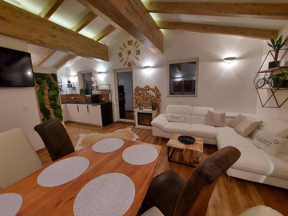 Auszeit Steiraland Penthouse 9 Mit Grossen Balkon Und Parkplatz Apartment Leoben  Ngoại thất bức ảnh