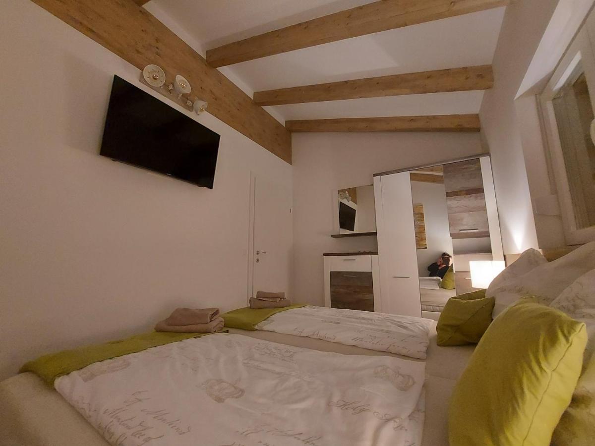 Auszeit Steiraland Penthouse 9 Mit Grossen Balkon Und Parkplatz Apartment Leoben  Ngoại thất bức ảnh