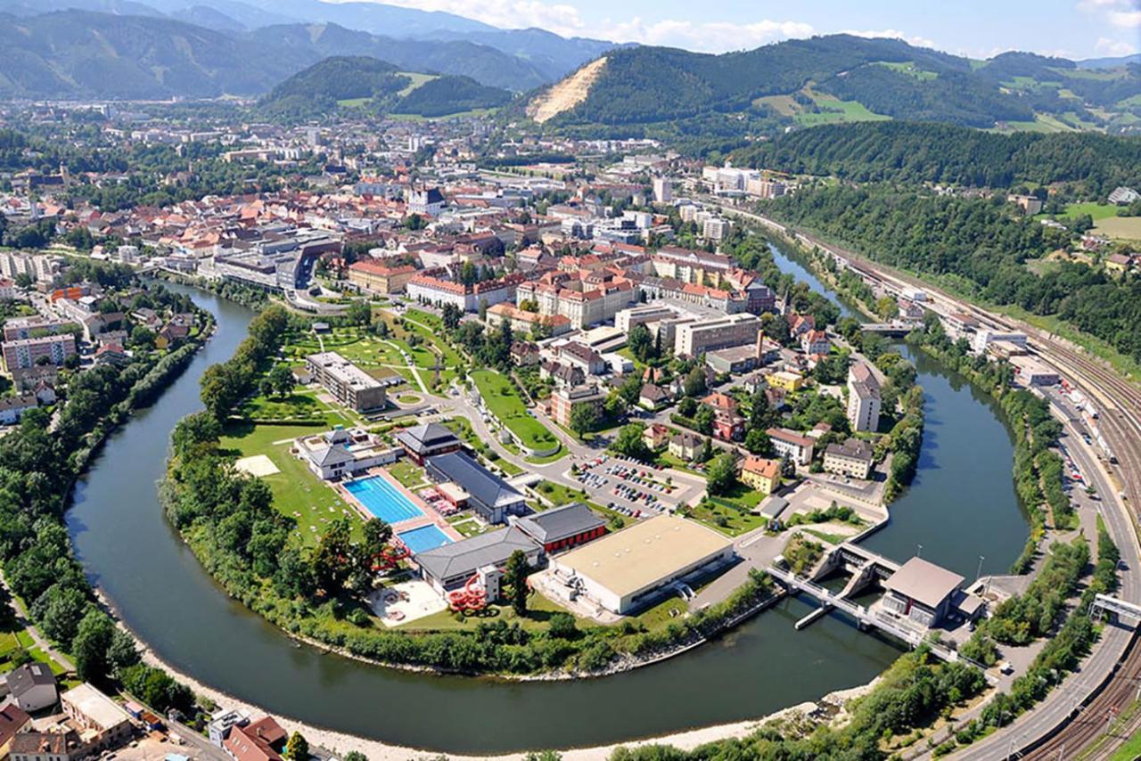 Auszeit Steiraland Penthouse 9 Mit Grossen Balkon Und Parkplatz Apartment Leoben  Ngoại thất bức ảnh